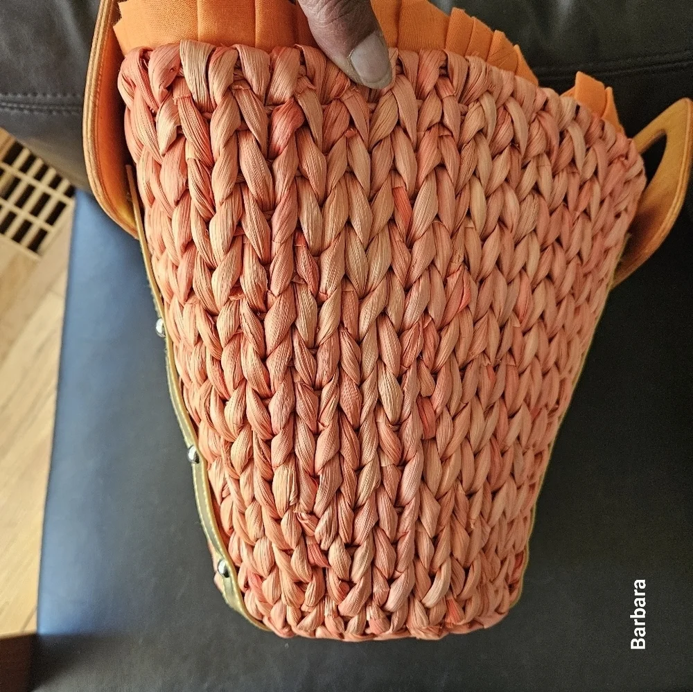 Seagull Studios "Urban Beach" Tangerine Raffia with Cornhusk Wooden Handles Bag - Picture 9 of 15